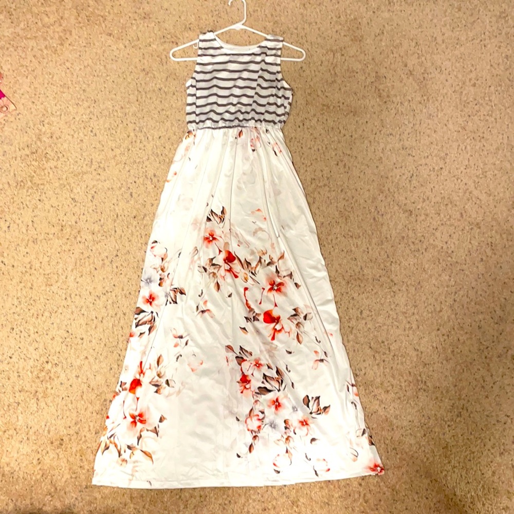 Maxi dress with pockets